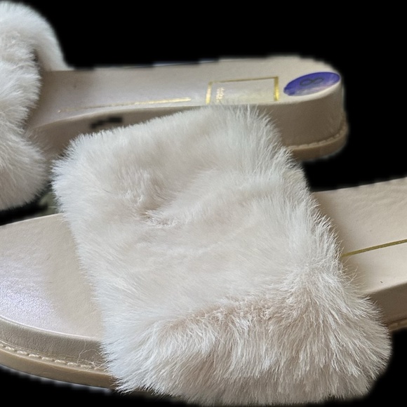 Dolce Vita Gaia Creamy White Faux Fur Slip On Slide Sandal Size 8.5 NWOB - Picture 2 of 2
